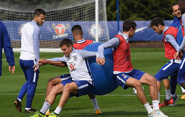 Chelsea tập b&agrave;i dị trước đại chiến Arsenal - Ảnh 2.
