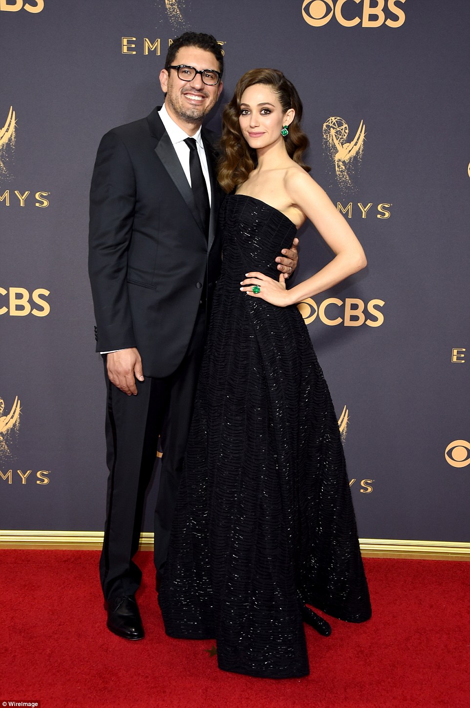 Sofia Vergara đ&aacute;nh cắp h&agrave;o quang thảm đỏ Emmy - Ảnh 6.