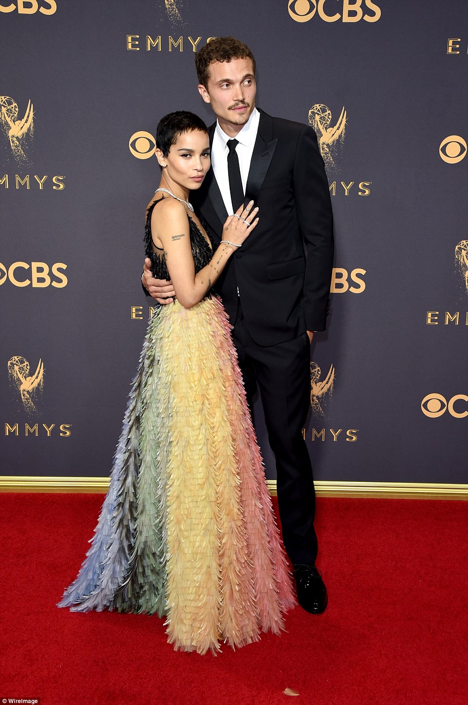 Sofia Vergara đ&aacute;nh cắp h&agrave;o quang thảm đỏ Emmy - Ảnh 9.