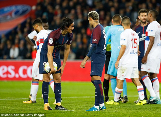 Cavani chê triệu bảng, không nhường Neymar đá phạt