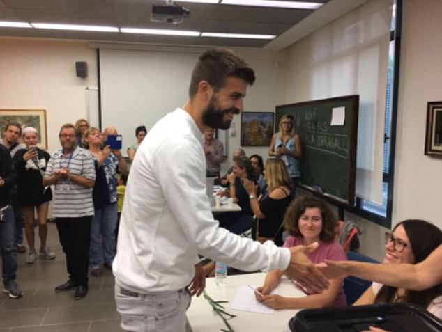 Pique bị fan chửi thậm tệ khi lên ĐTQG - Ảnh 2.