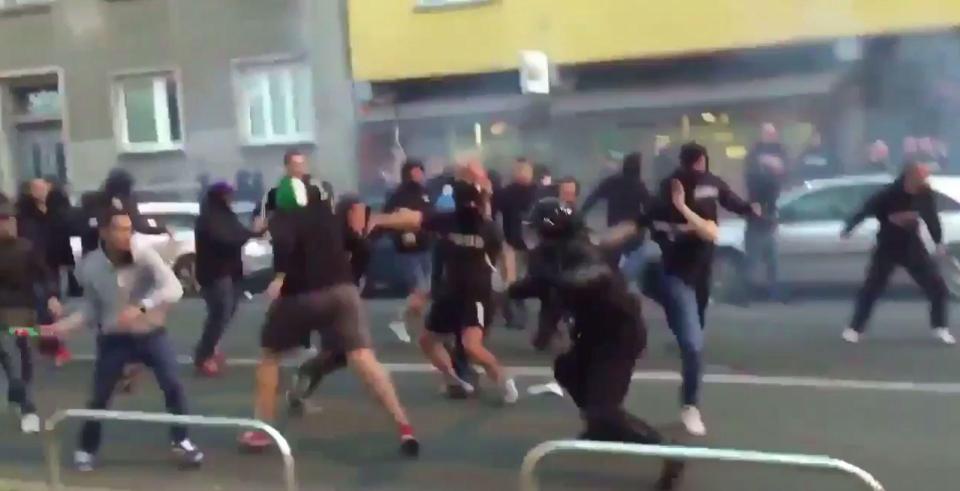 Fan Spartak Moscow bắn pháo sáng suýt trúng trọng tài