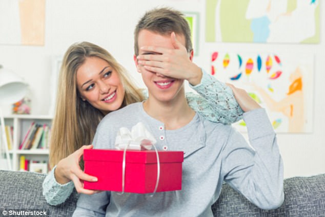 Phụ nữ và đàn ông, ai hào phóng hơn?