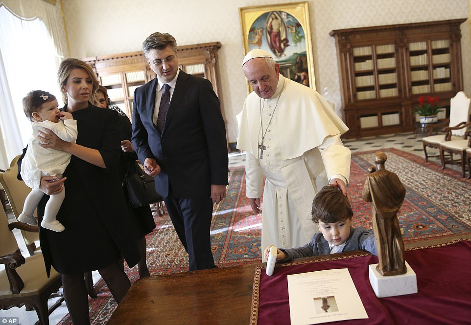 Qu&yacute; tử của thủ tướng Croatia đại n&aacute;o cuộc gặp Gi&aacute;o ho&agrave;ng Francis - Ảnh 4.