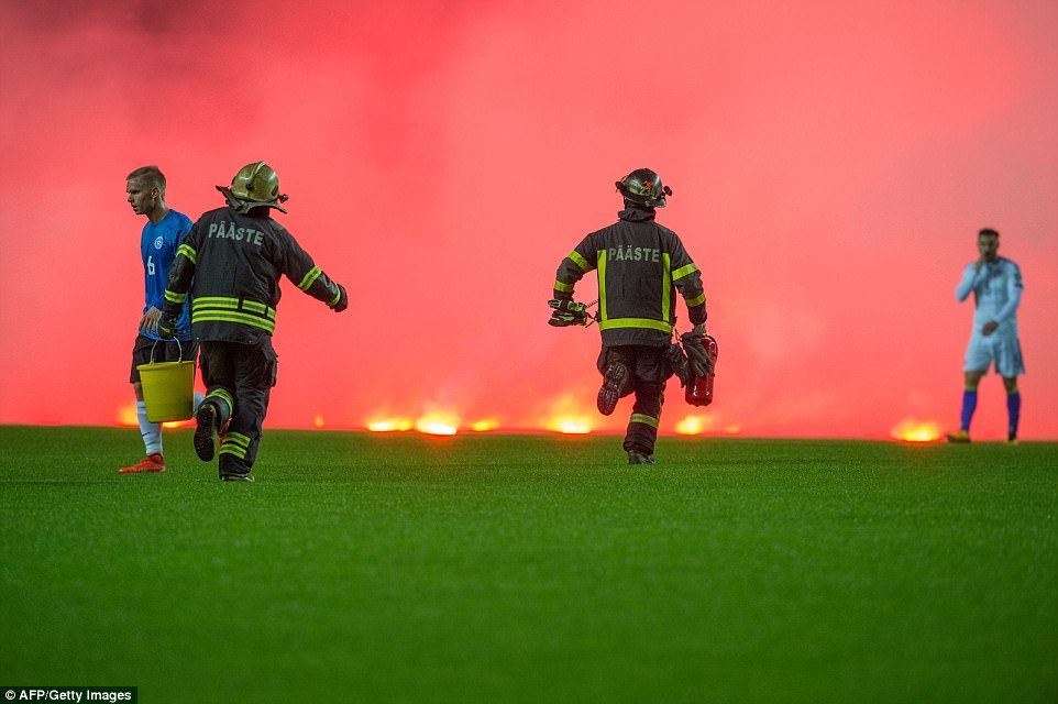 Trận Estonia - Bosnia chìm trong khói lửa - Ảnh 6.