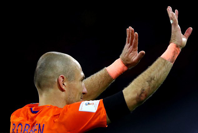 Hà Lan không tranh nổi vé vớt, Robben giã từ đội tuyển