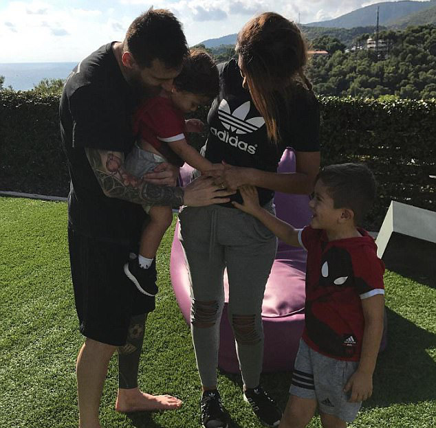 Messi chuẩn bị làm bố lần thứ ba - Ảnh 3.