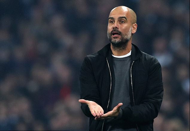 Man City suýt bị loại, Guardiola đổ thừa quả bóng