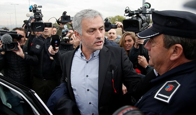 Mourinho nhận tội, trả lại tiền gian lận thuế