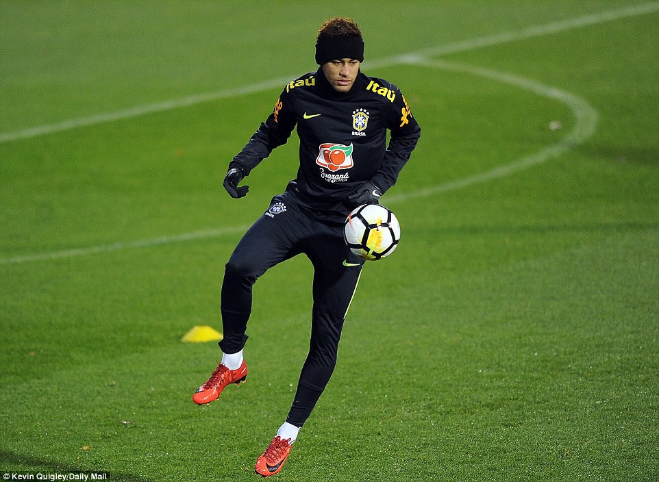 HLV tuyển Brazil: "Tôi không có vấn đề gì với Neymar!"