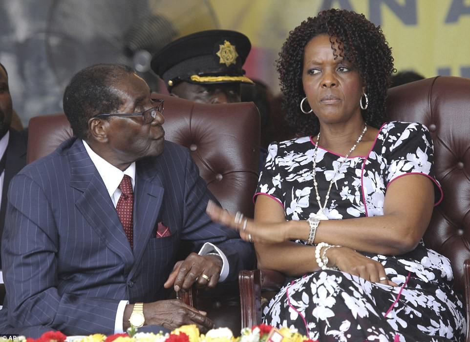 Hai người vợ tạo nên cuộc đời tổng thống Zimbabwe