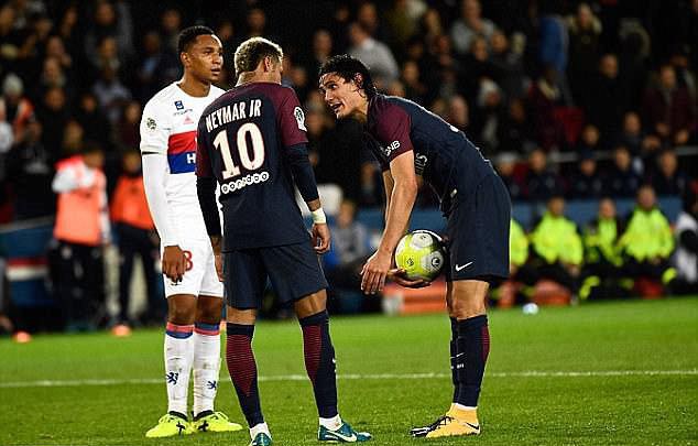 Cavani đồng &yacute; nhường Neymar đ&aacute; phạt - Ảnh 2.