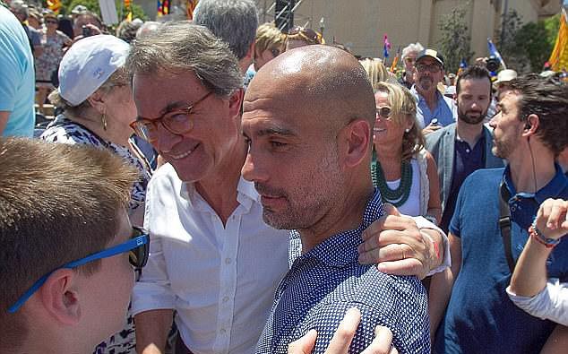 Pep Guardiola bị cảnh s&aacute;t điều tra - Ảnh 3.