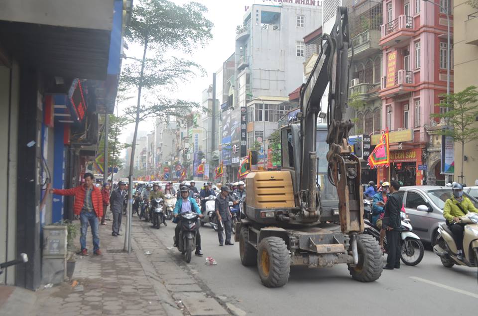 
Việc cưỡng chế khiến phương tiện qua tuyến đường T&acirc;y Sơn v&agrave; Nguyễn Lương Bằng gặp nhiều kh&oacute; khăn
