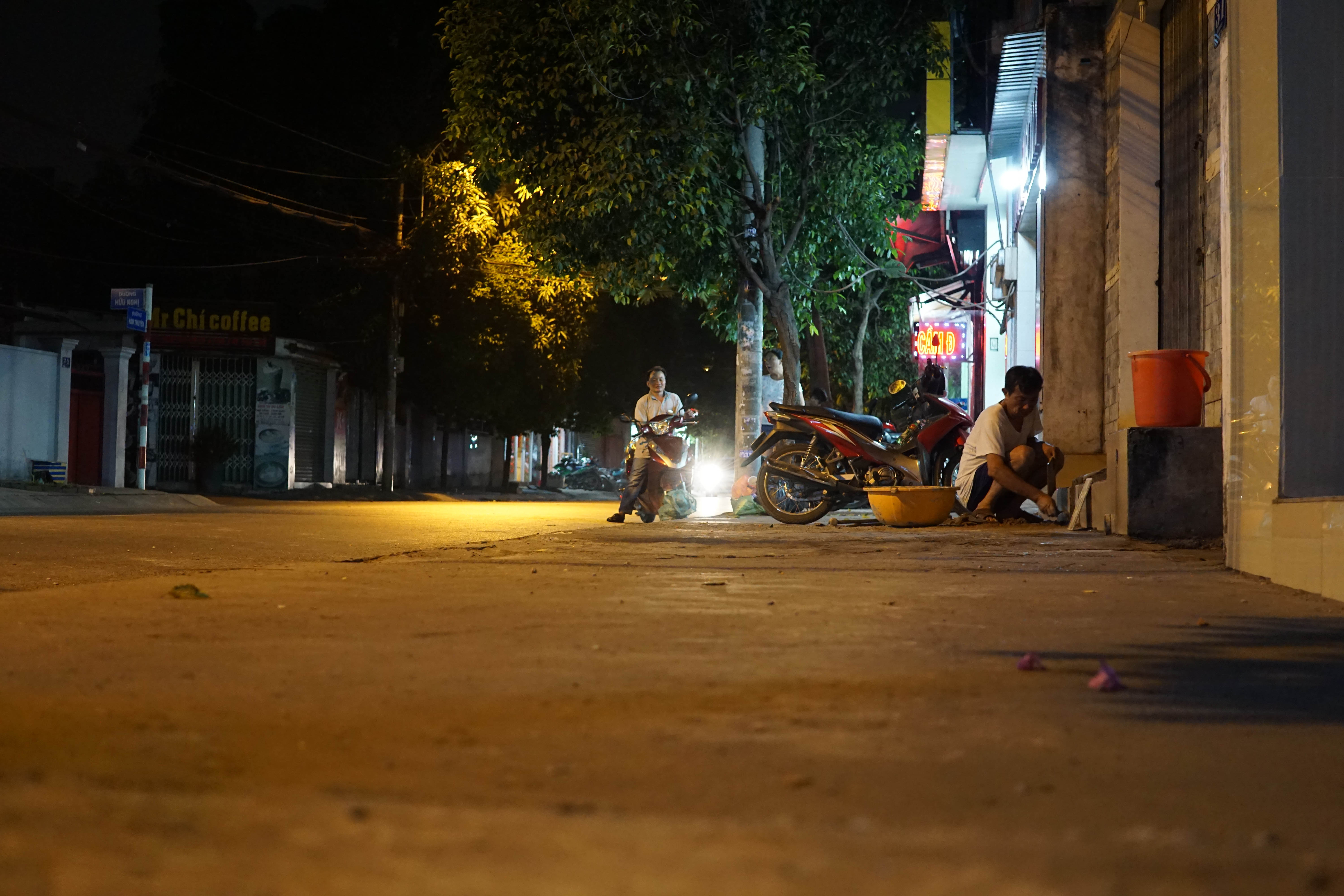 Vỉa hè được trả lại thông thoáng hơn sau khi người dân trên đường Hàn Thuyên tự giác trả lại.