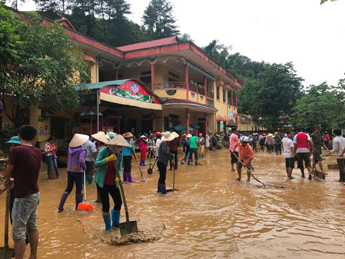 Tan hoang sau lũ dữ