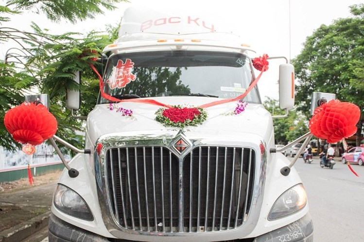 Dàn ôtô đầu kéo chục tỷ đi hỏi vợ tại Hải Phòng - Ảnh 5.