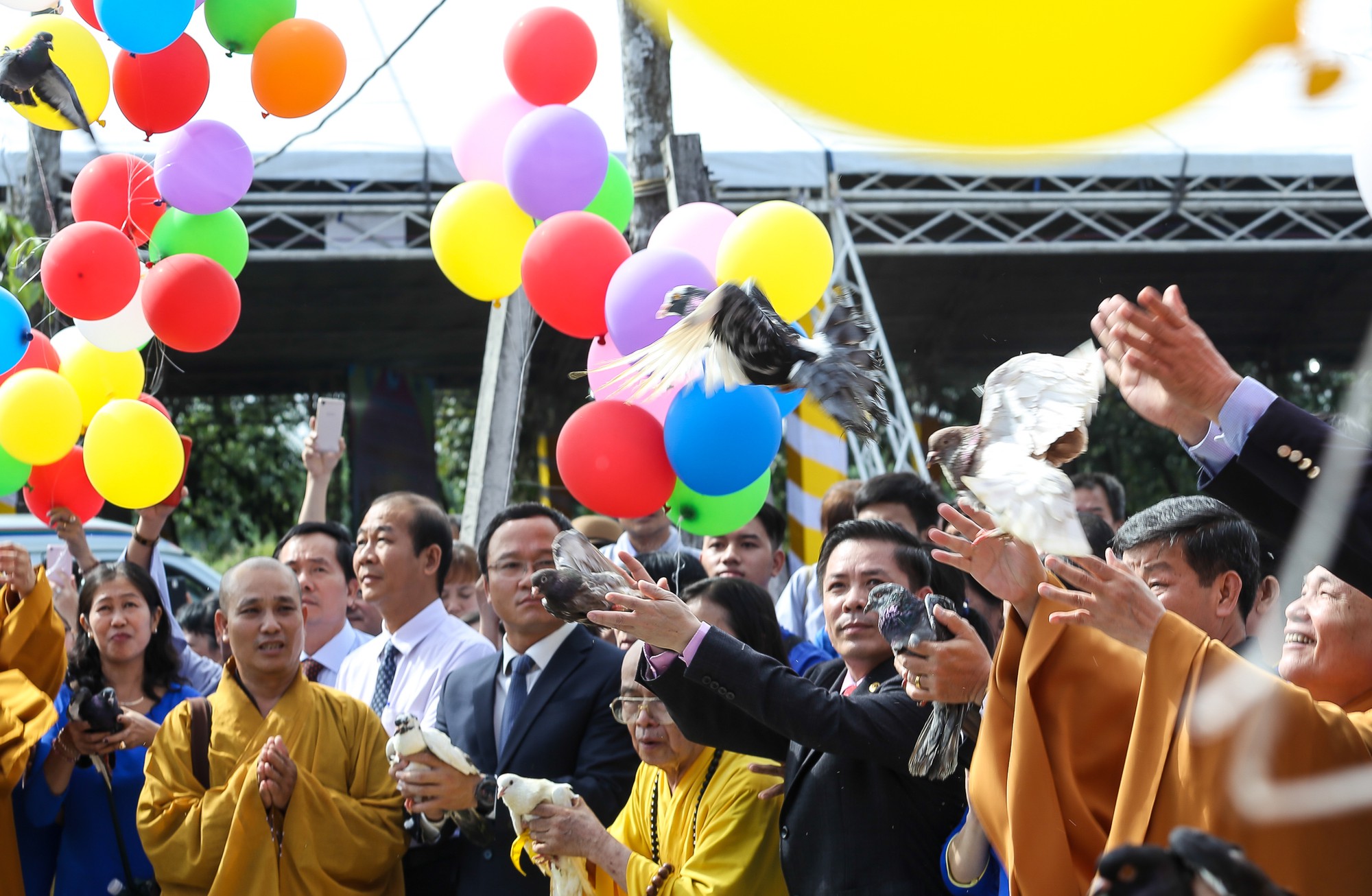Cầu siêu cho hàng ngàn người chết vì tai nạn giao thông - Ảnh 7.