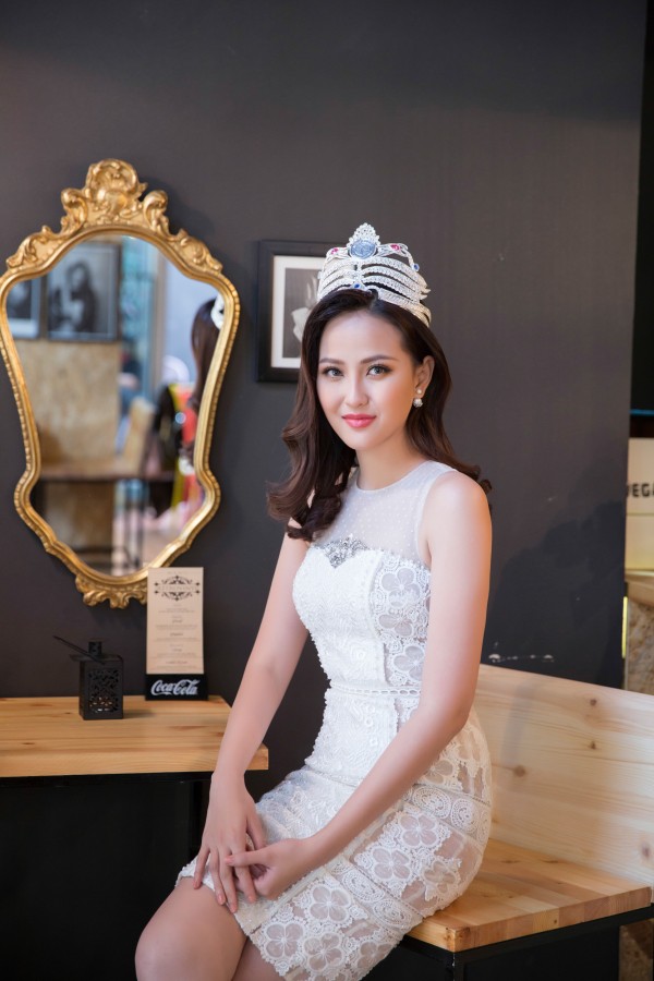 Hoa hậu Kh&aacute;nh Ng&acirc;n khẳng định kh&ocirc;ng c&oacute; &ldquo;đại gia&rdquo; chống lưng - Ảnh 3.