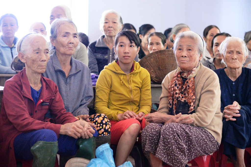 Báo Người Lao Động vượt đò đến với người dân vùng lũ Quảng Ngãi - Ảnh 5.