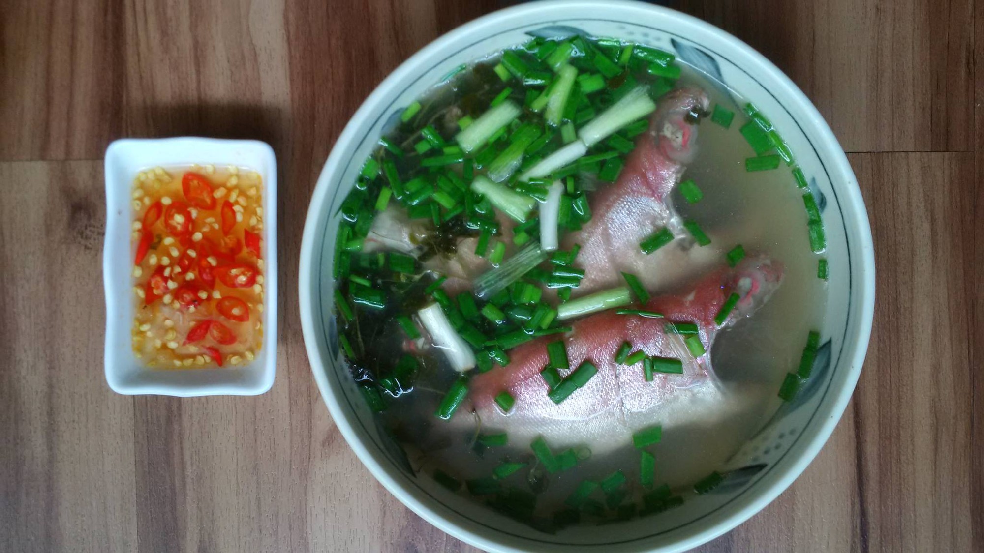 Thèm lắm tô canh cá thóc nấu me đất