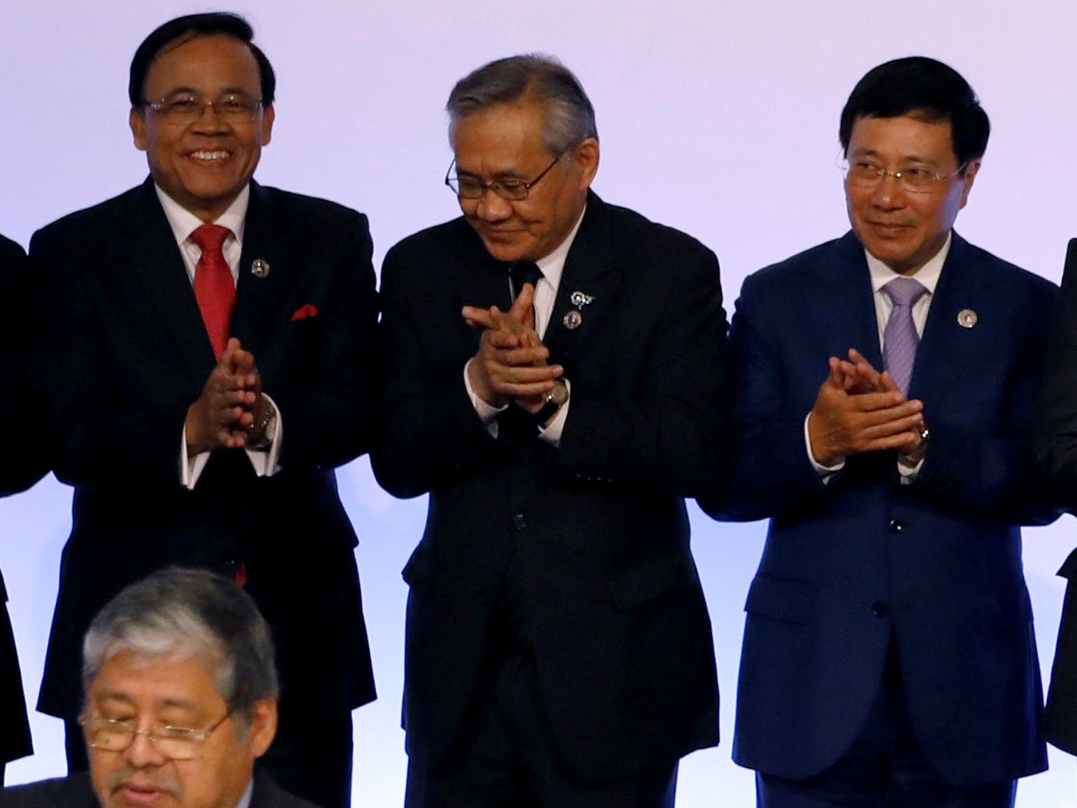 ASEAN thông qua dự thảo khung COC