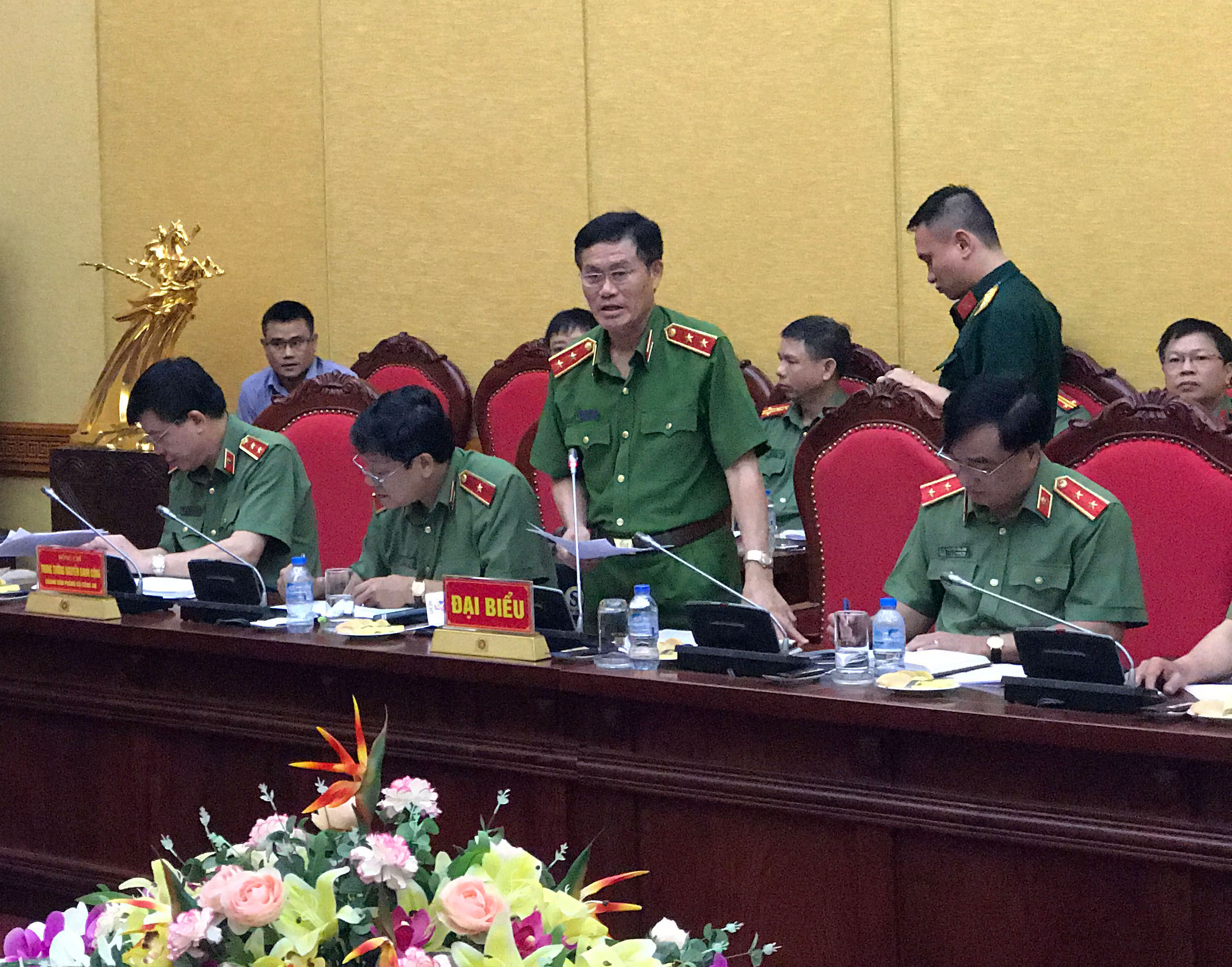 Nhà báo Duy Phong bị "tố" vòi tiền giám đốc sở