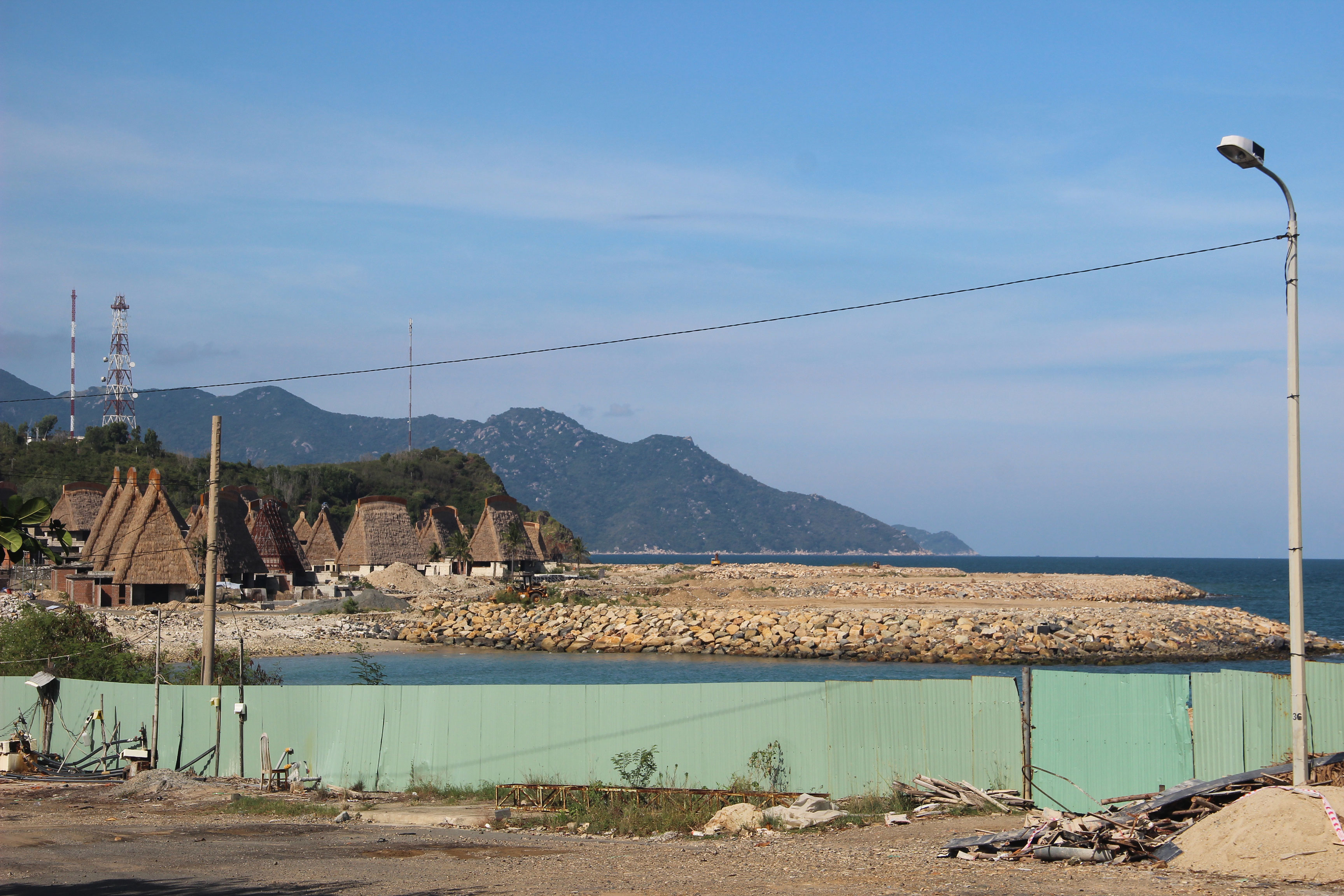 Vụ "Nàng Tiên Cá" lấn vịnh Nha Trang: Sở TN-MT Khánh Hòa "né" trả lời