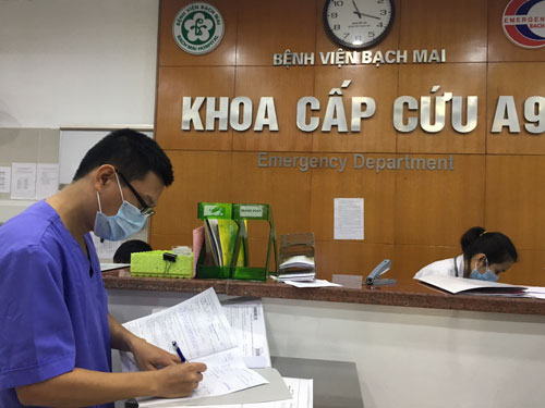 B&aacute;o động nạn h&agrave;nh hung thầy thuốc - Ảnh 1.