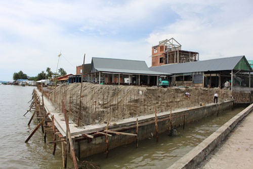 Lấn biển, băm nát làng chài