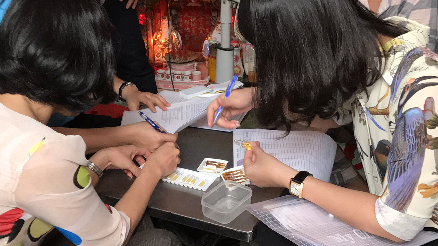 Thanh tra Sở Y tế TP HCM kiểm tra cơ sở ti&ecirc;m ch&iacute;ch hormone chuyển giới &ldquo;chui&rdquo; tại phường 14, quận 11, TP HCM