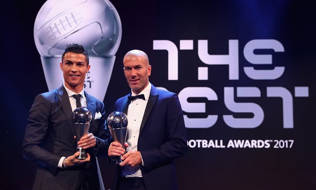 Thầy trò Ronaldo ẵm giải thưởng FIFA