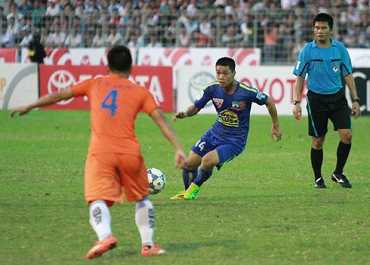 C&ocirc;ng Phượng c&ugrave;ng HAGL từng thua SHB Đ&agrave; Nẵng ở m&ugrave;a V-League đầu ti&ecirc;n nhưng sau 2 năm, HLV Huỳnh Đức rất lo cho c&aacute;c học tr&ograve; khi gặp lại HAGL
