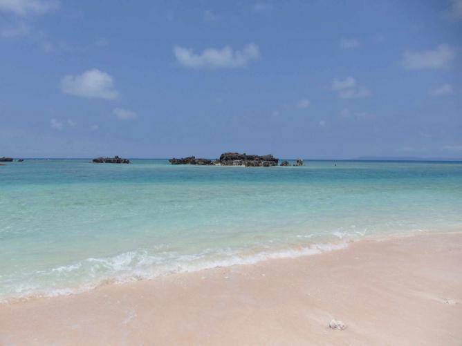 
B&atilde;i biển Nishihama, một trong những b&atilde;i biển đẹp nhất ch&acirc;u &Aacute;. Ảnh: Christopher Watson/Flickr
