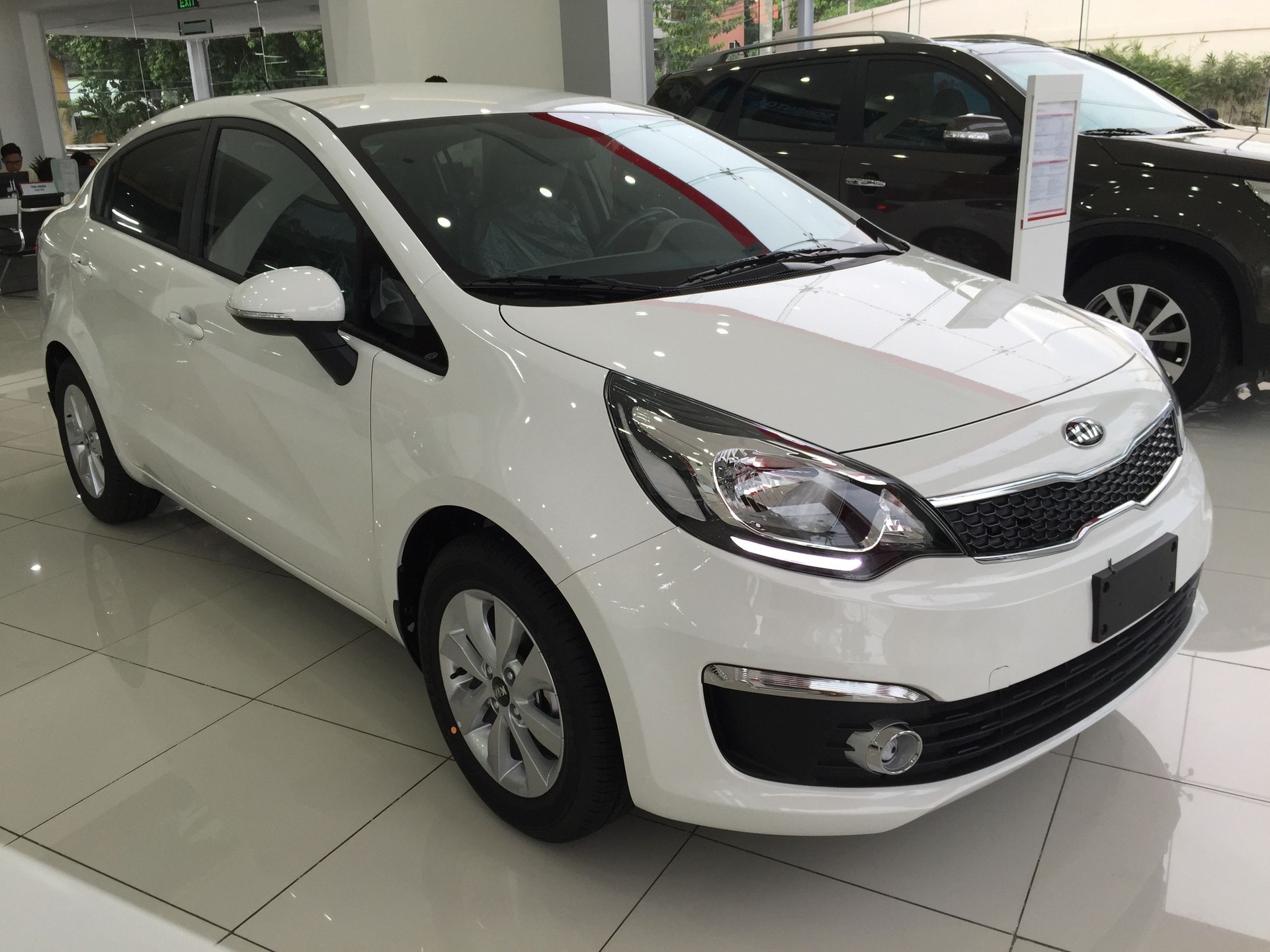 Sedan "đập thùng" giá khoảng 500 triệu ở Việt Nam