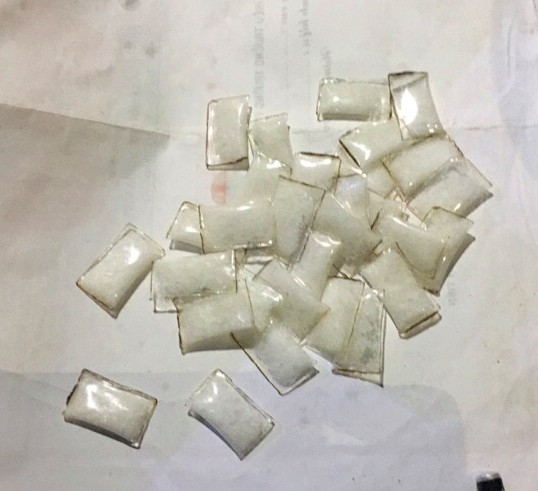 
Long bị bắt c&ugrave;ng tang vật
