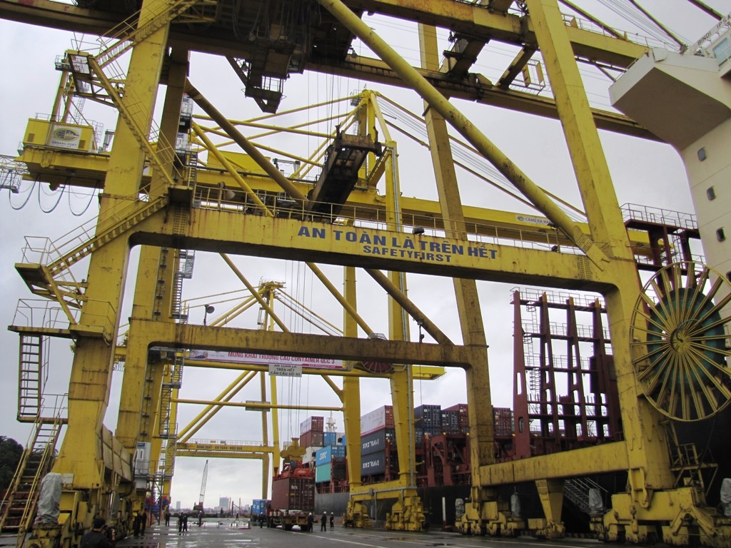 Cẩu container hiện đại tại Cảng Đ&agrave; Nẵng