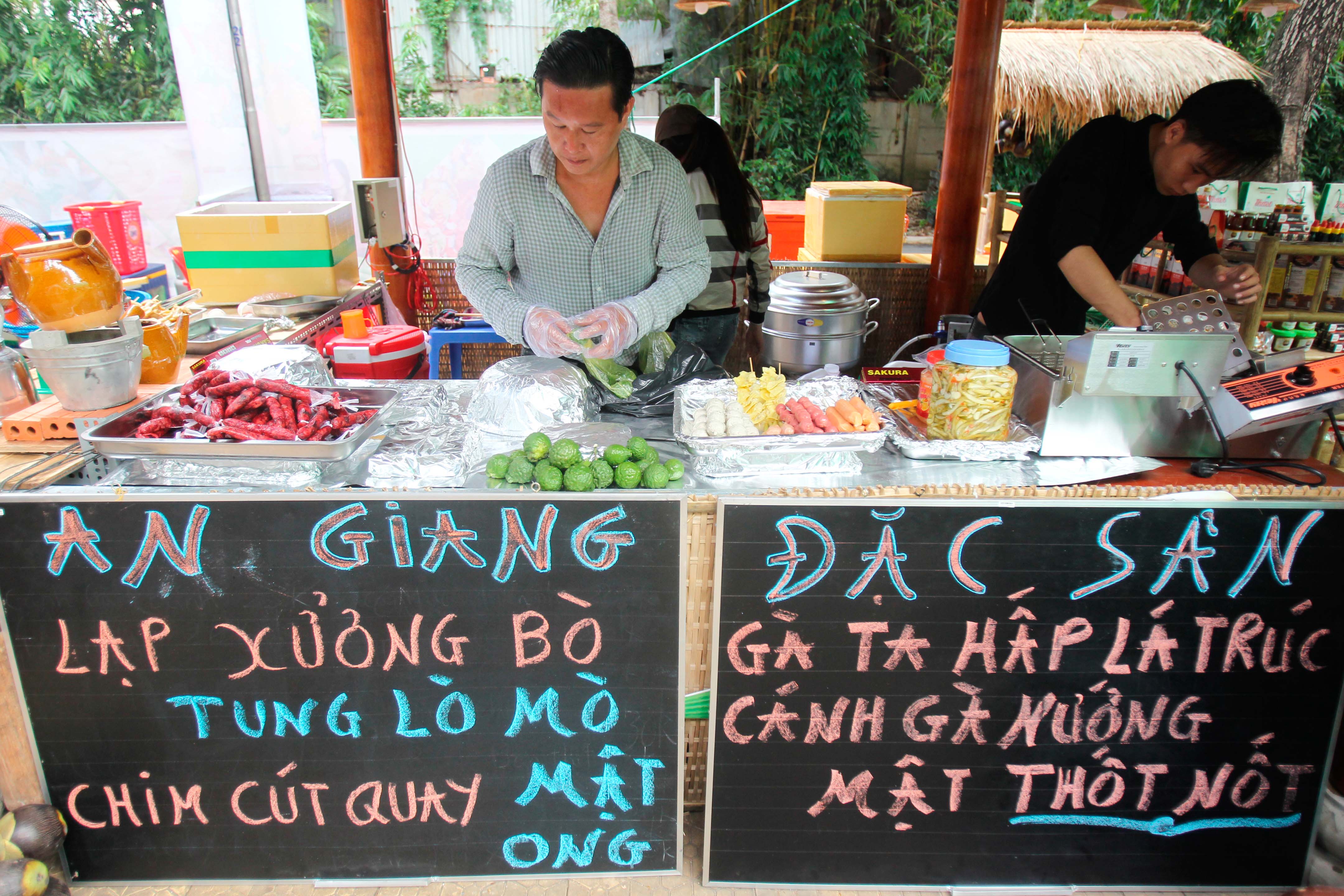 TP HCM giới thiệu ẩm thực đường phố S&agrave;i G&ograve;n xưa v&agrave; nay - Ảnh 2.