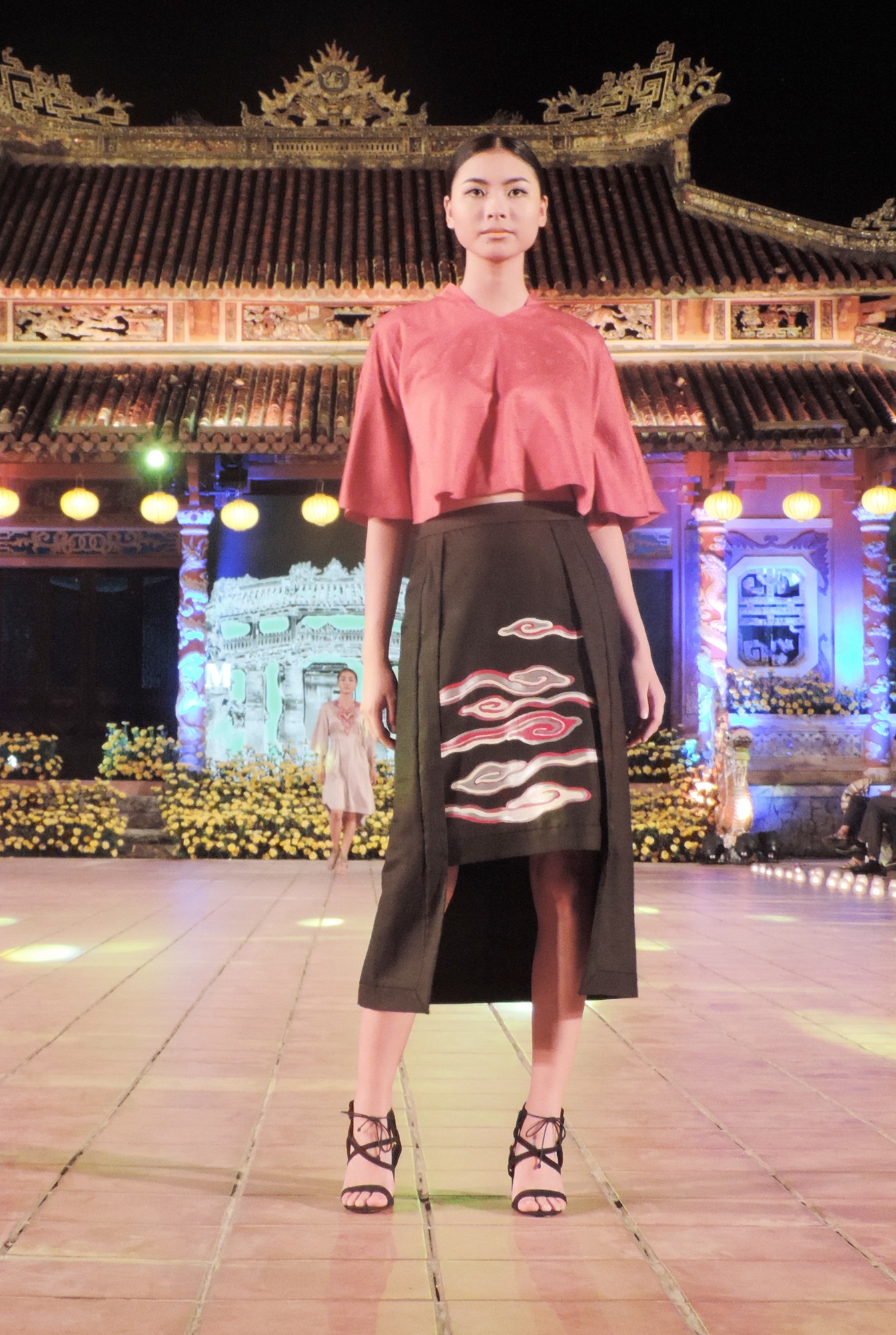 Ấn tượng thời trang tại Đ&ecirc;m lụa Phương Đ&ocirc;ng huyền ảo          - Ảnh 7.