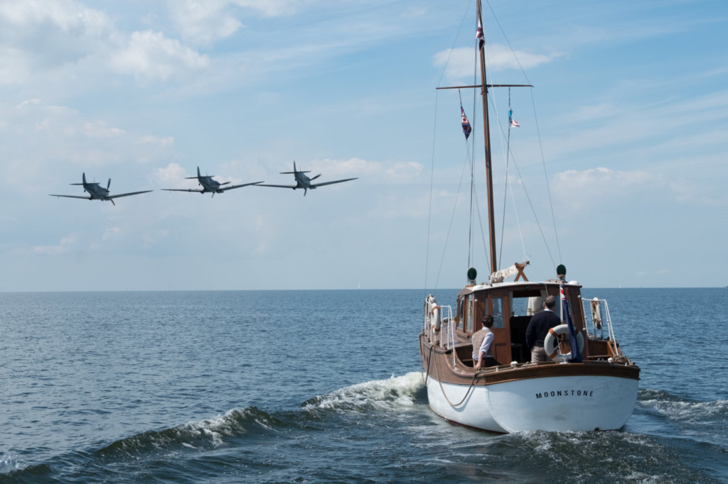 "Cuộc di tản Dunkirk" xứng đáng "mưa" lời khen