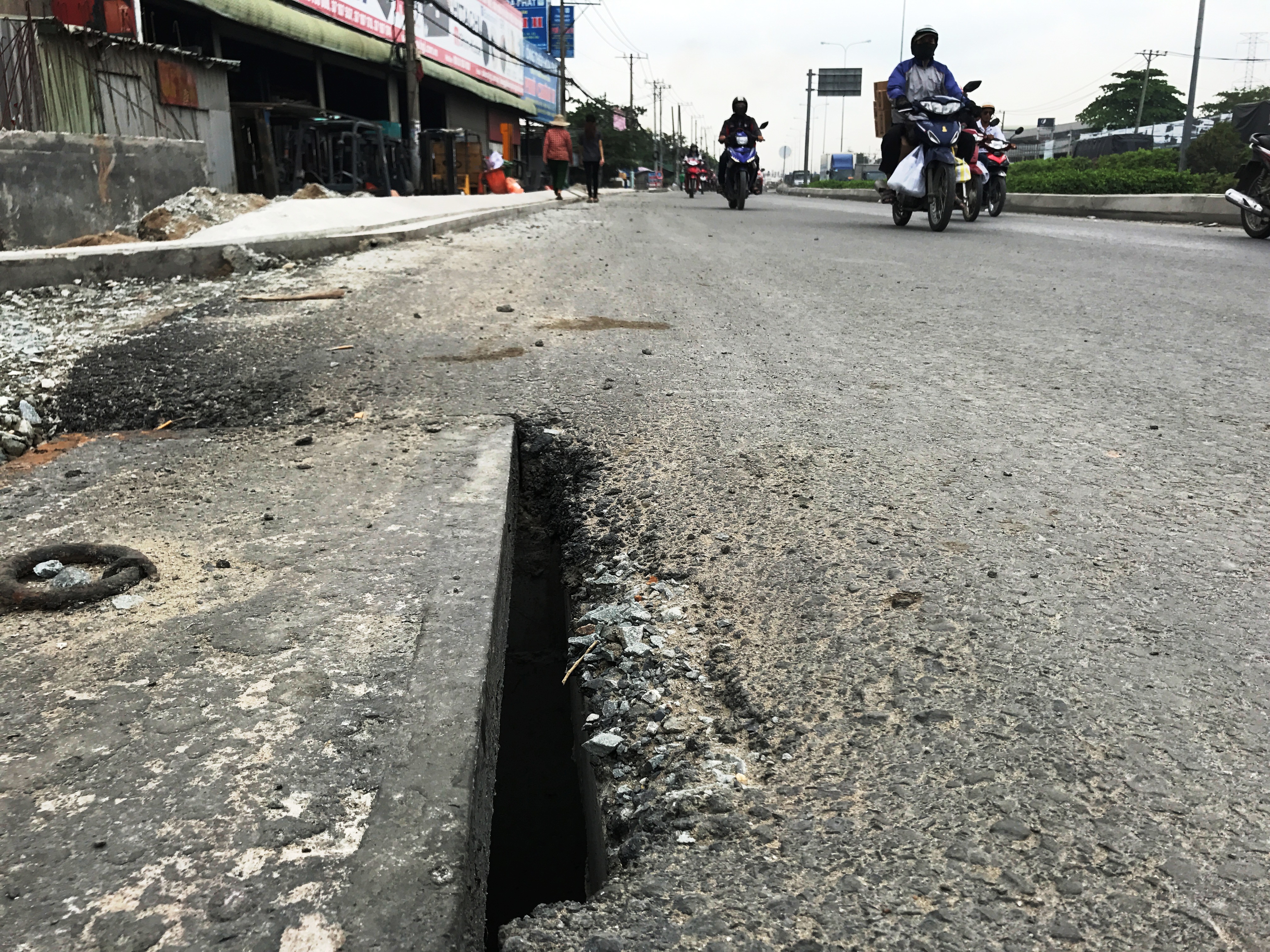 Thi c&ocirc;ng Quốc lộ 1 bầy hầy, nhiều nh&agrave; thầu bị xử phạt - Ảnh 7.