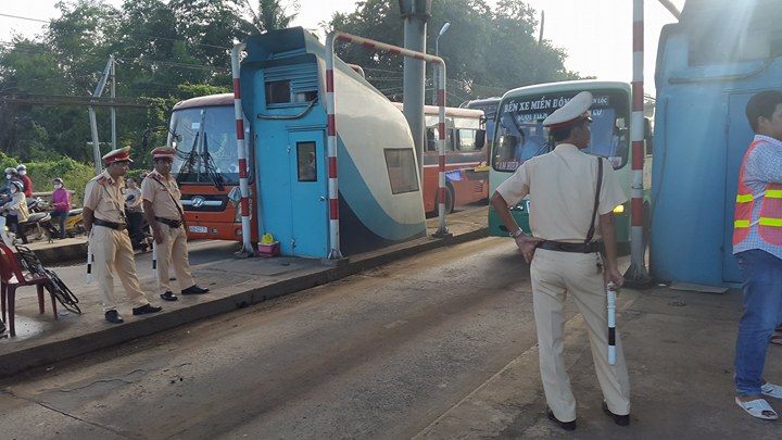 3 ng&agrave;y li&ecirc;n tiếp t&agrave;i xế d&ugrave;ng tiền lẻ ở BOT Bi&ecirc;n H&ograve;a - Ảnh 6.