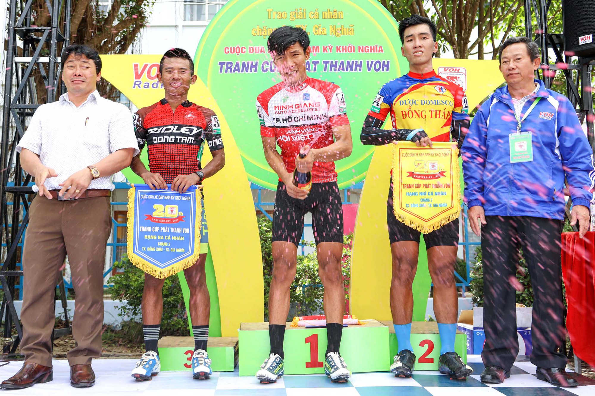 TP HCM tiếp tục đánh chiếm áo vàng - Ảnh 3.