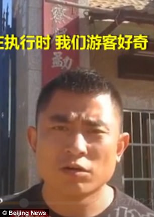 Du kh&aacute;ch Trung Quốc giết gấu bằng s&uacute;ng m&aacute;y - Ảnh 6.