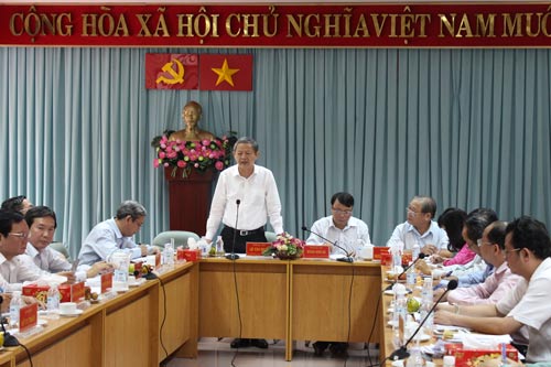 Cương quyết xử lý tình trạng lấn chiếm kênh, rạch