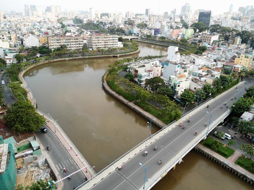 Bãi đậu xe trên kênh: Nên không?