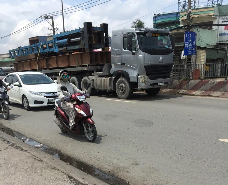 Xe quá tải vẫn nhởn nhơ