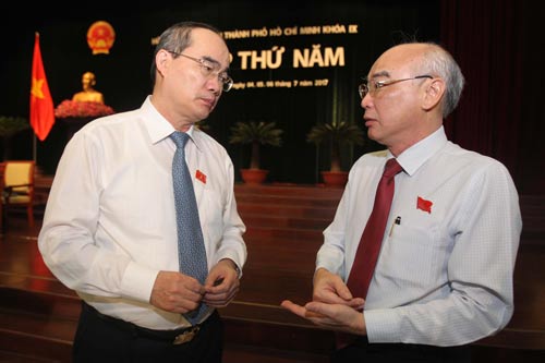 Vỉa hè, ô nhiễm làm "nóng" nghị trường