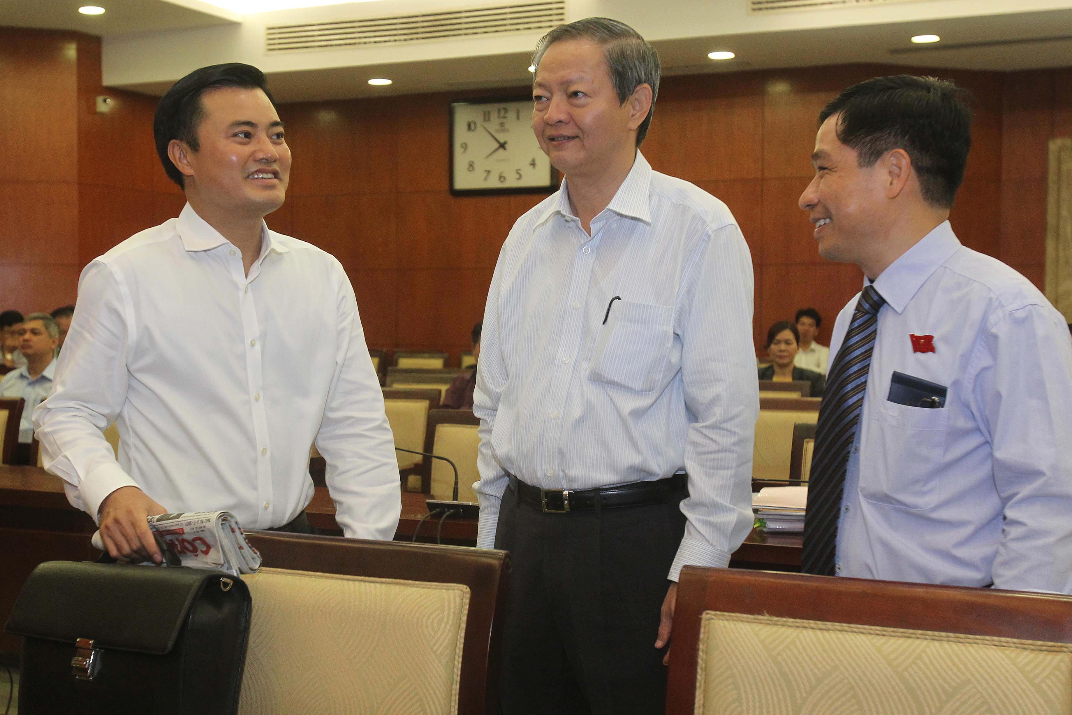 Không dẹp vỉa hè để thu phí