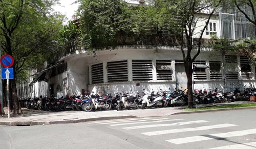 Hỡi ôi vỉa hè!